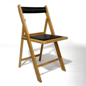 Silla de madera tapizada