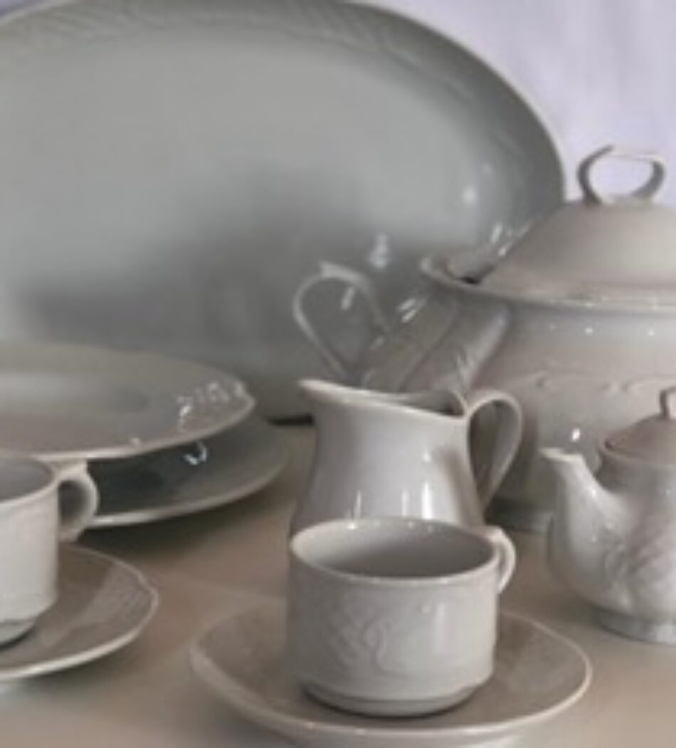 Juego de té y consomé estilo victoriano